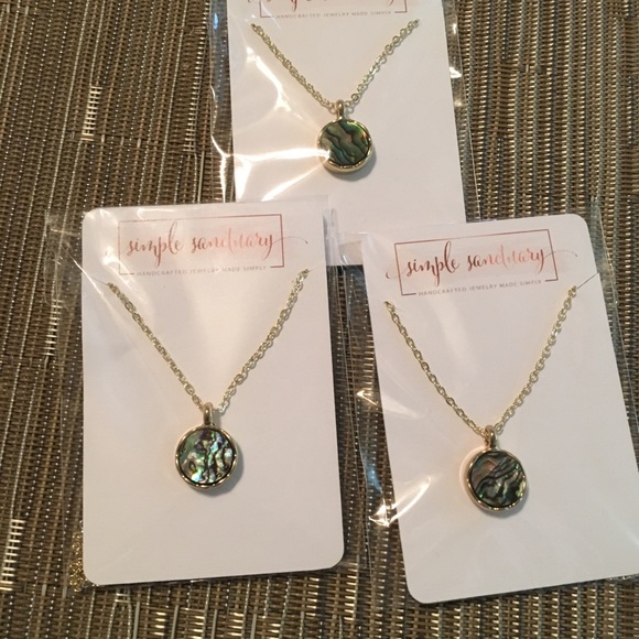 SOLD OUT - 🎉4xHP🎉Dainty Abalone Necklaces - Picture 7 of 7